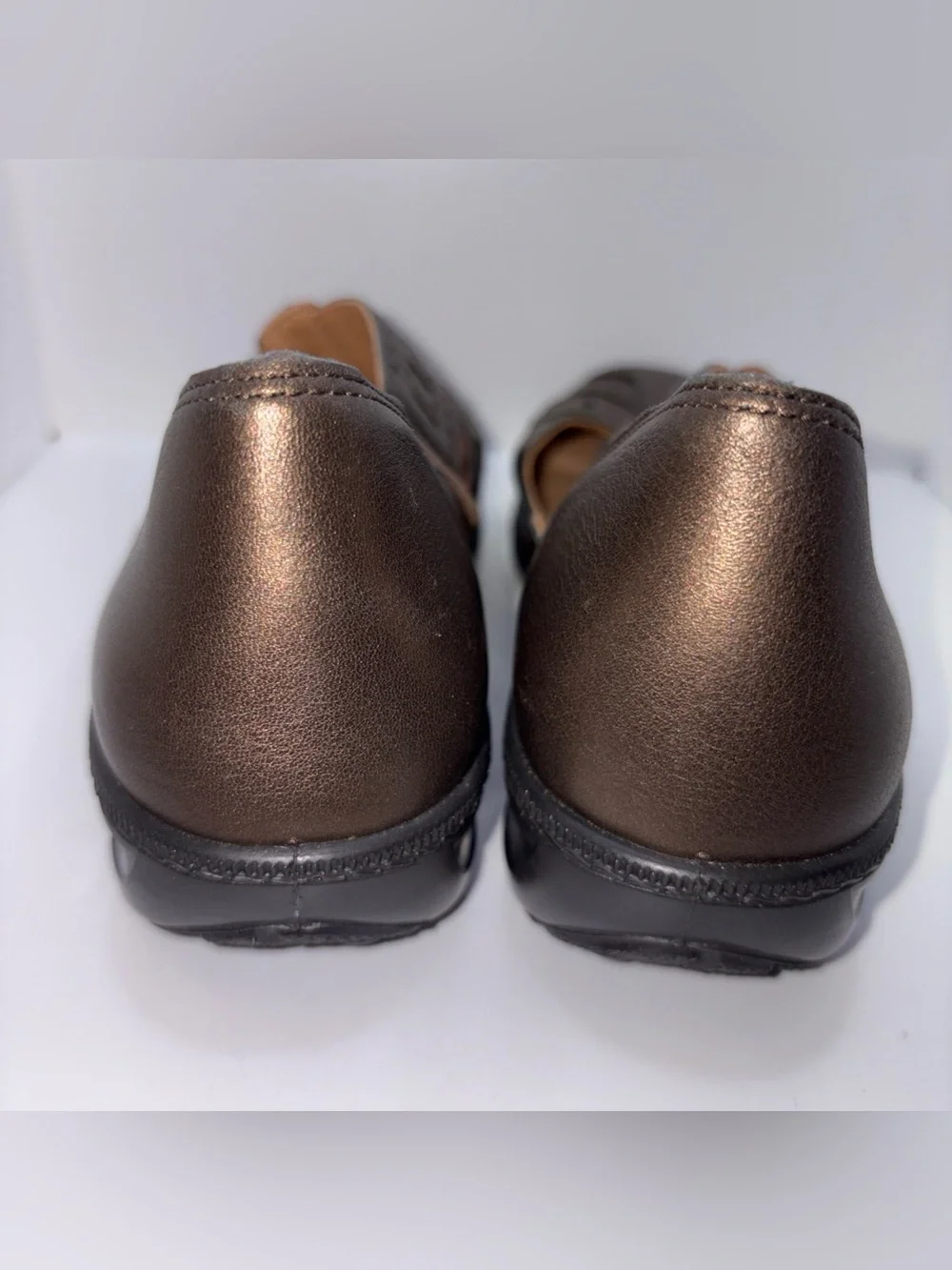 Hotter Shoes Women Sz 8 Casual Slip Ons Flats Metallic Bronze Leather Comfort